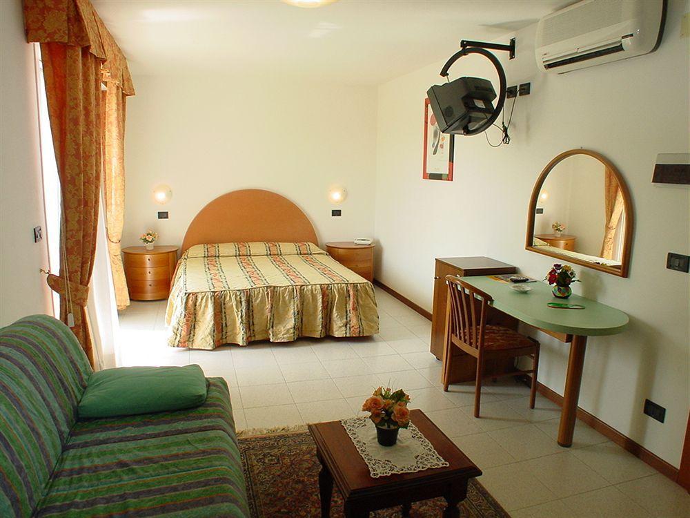Hotel La Pigna Линьяно-Саббьядоро Экстерьер фото